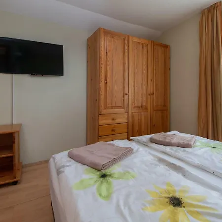 Clock Cafe Pizzéria és Maison d'hôtes Hajdúszoboszló