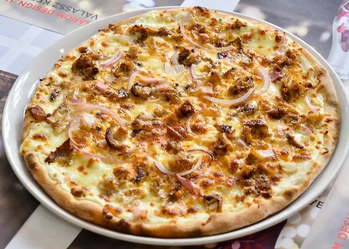 بيت ضيافة Clock Cafe Pizzeria Es Panzio