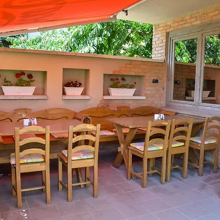 Guest house Clock Cafe Pizzeria Es Panzio *