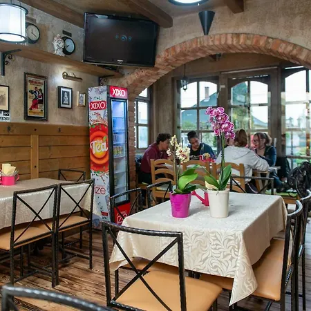 Clock Cafe Pizzeria Es Panzio Pensjonat Hajdúszoboszló