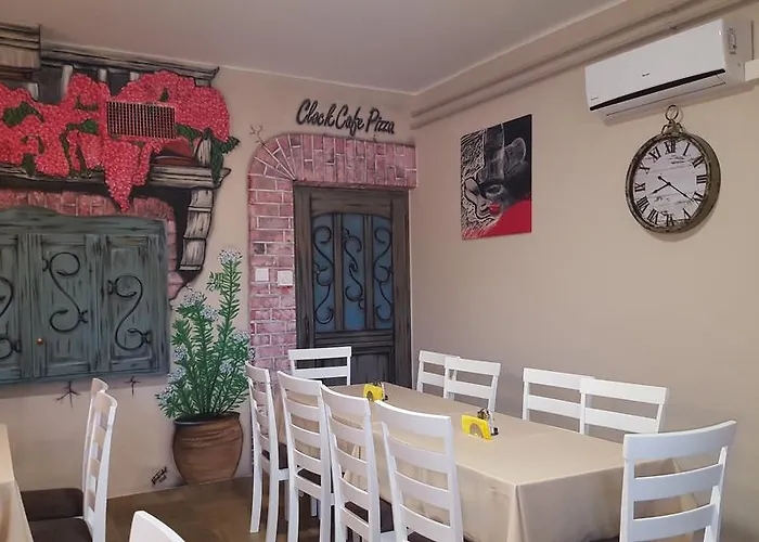 Clock Cafe Pizzéria és Vendégház Hajdúszoboszló
