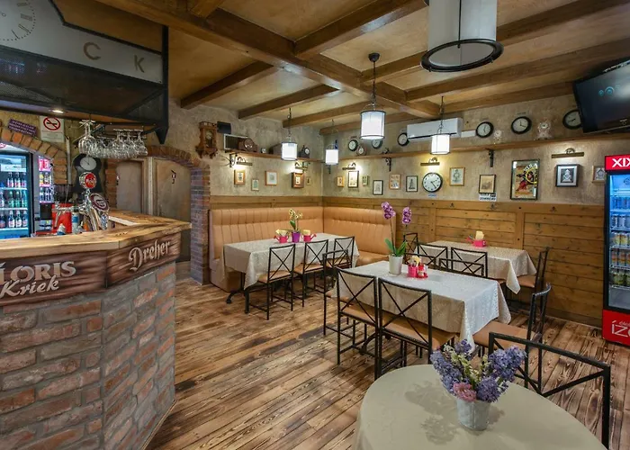 Clock Cafe Pizzéria és Vendégház