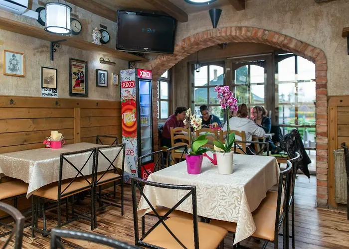 Clock Cafe Pizzéria és Vendégház Hajdúszoboszló